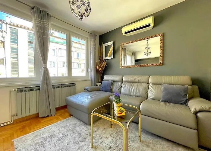 Central 2Bdr Apt - Excellent Location