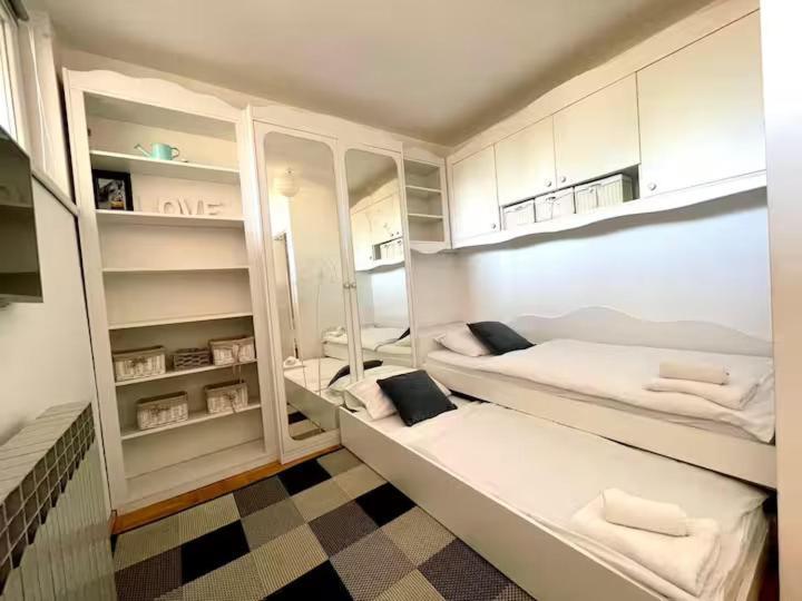 2bdr - Excellent Location Apartment *