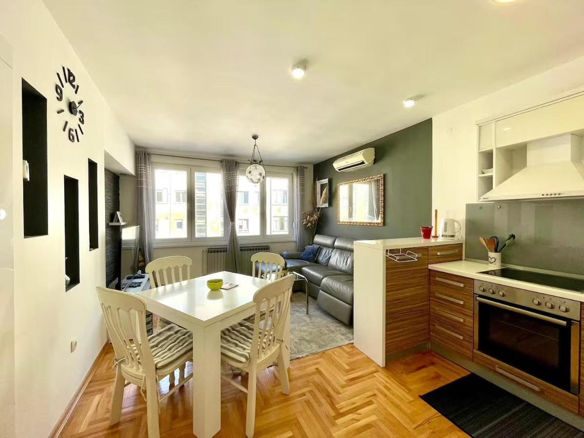 2bdr - Excellent Location *